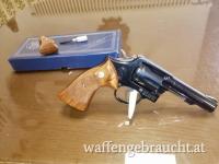  VERKAUFT Smith & Wesson 13-1 im Kaliber .357 Magnum mit 10cm Lauflänge, zweitem Griffstück und Originalbox