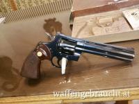 Colt Python im Kaliber .357 Magnum mit 6 Zoll Lauflänge mit Originalbox