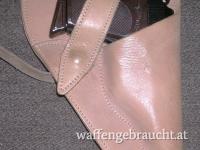 Beiges Schulterholster für kleinere Pistolen wie Walther PPK oder ähnliches.