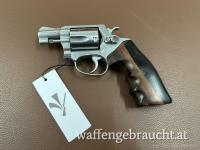 Sehr schöner Revolver Smith & Wesson Mod. 60 im Kaliber 38 Special Stainless mit schönen Holzgriffschalen