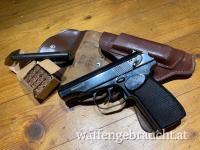 VERKAUFT - Pistole Makarov aus DDR-Fertigung von 1962 mit Holster, Ersatzmagazin & Packung Munition von 1971 