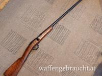 unbekanntes antikes Gewehr als Deko