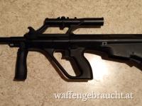 AUG / SA, Steyr Arms AUG/SA mit original Zielfernrohr im Kaliber .223Rem. Schussbelastung: 30Schuss, Laufwechselknopf !!! - RKJ