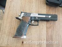 Sig-Sauer  P-226 X-SIX  black&white