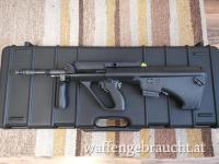 Steyr AUG A3 SA Flat Top (LL 417mm, Kal. .223 Rem.), Nato Schaft mit AR15 Magazin, Kawatec Abzug 