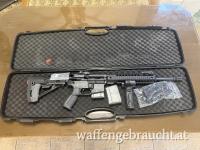 Husan MKA556 im Kaliber .223Rem mit 2 Magazine, Vordergriff, Licht und Laser