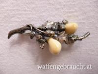  Brosche mit Hirschgrandeln