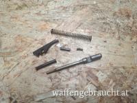 Tokarev TT33 Set: Auszieher, Schlagbolzen mit Feder, Kleinteile 