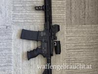 AR-15 mit viel Zubehör 