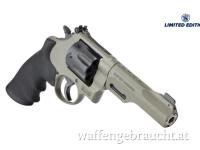 Smith & Wesson PERFORMANCE CENTER® MODEL 327 TRR8 MOSS Limited Edition