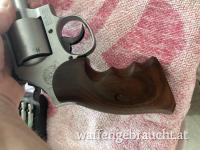 Smith & Wesson 686 oä. 357 Mag Revolver Griffschalen K L Frame square butt.