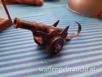 Alte Mini-Blechkanone- Geschütze, Militär-Skulptur