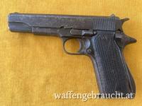 Eine Pistole mit Geschichte und Patina - STAR B, 'F. Patr 08' 1944 - aus Verlassenschaft. 